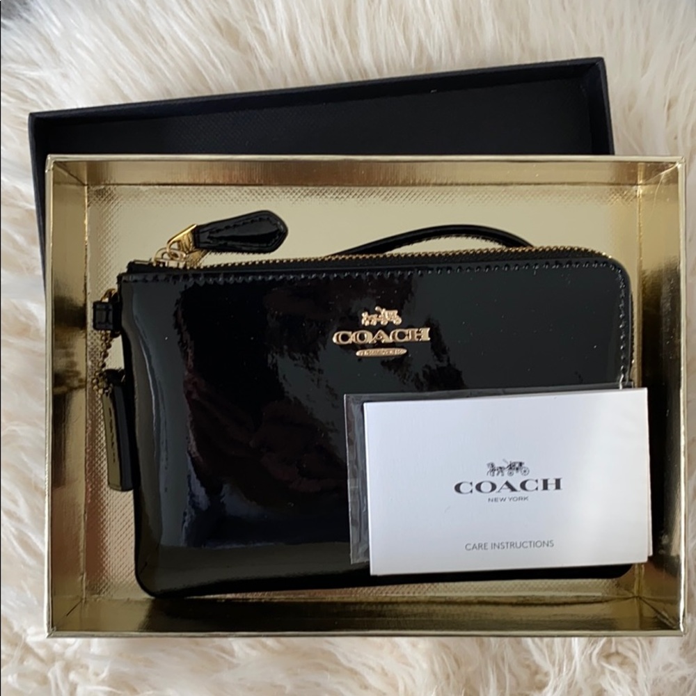 NWT! Coach Wristlet! 🖤